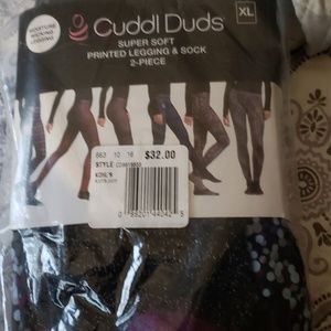 Cuddl Duds 2 piece printed leggings and socks